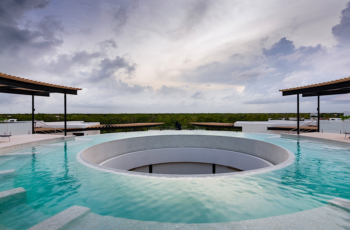 Departamento con alberca privada y terraza envolvente 180 grados, bioarquitectura, alberca salina, coworking, jardin zen, paneles solares,