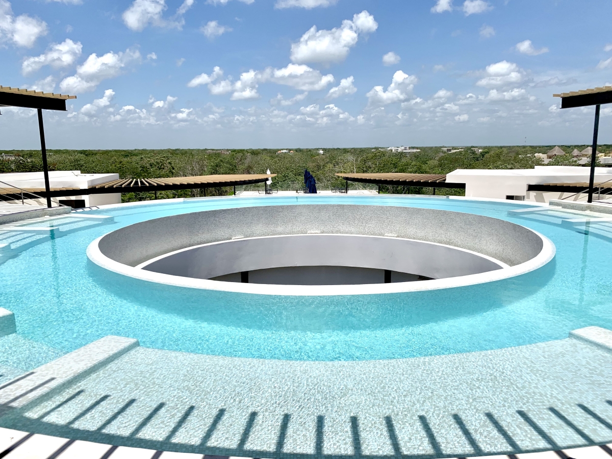 Departamento con alberca privada y terraza envolvente 180 grados, bioarquitectura, alberca salina, coworking, jardin zen, paneles solares,