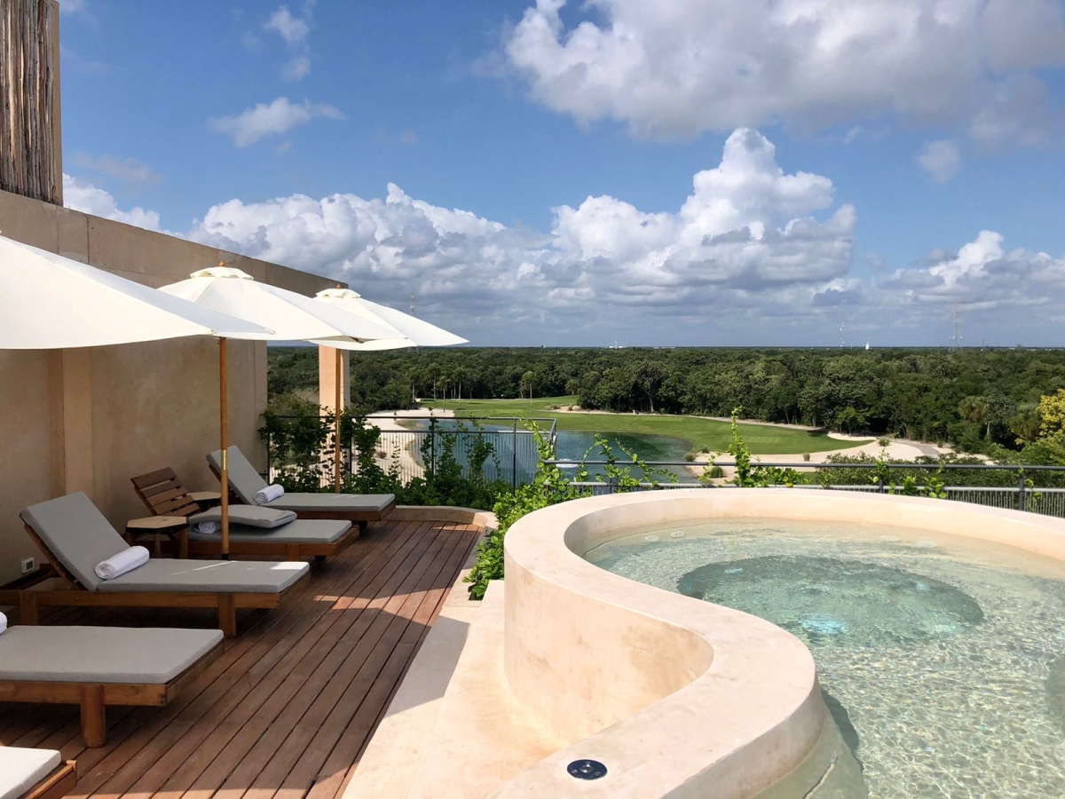 Condominio con swim up, entra a la alberca desde tu terraza, con club de playa, campo de golf, en venta, Corasol, Playa del Carmen, pre-cons