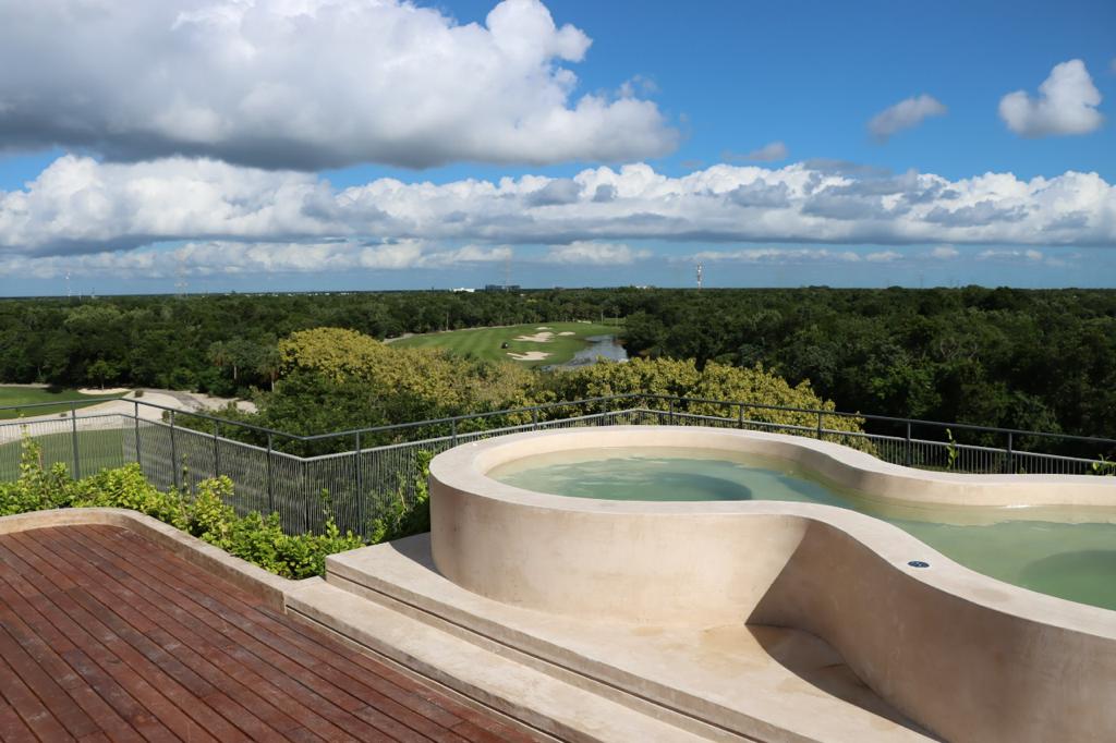 Condominio con swim up, entra a la alberca desde tu terraza, con club de playa, campo de golf, en venta, Corasol, Playa del Carmen, pre-cons