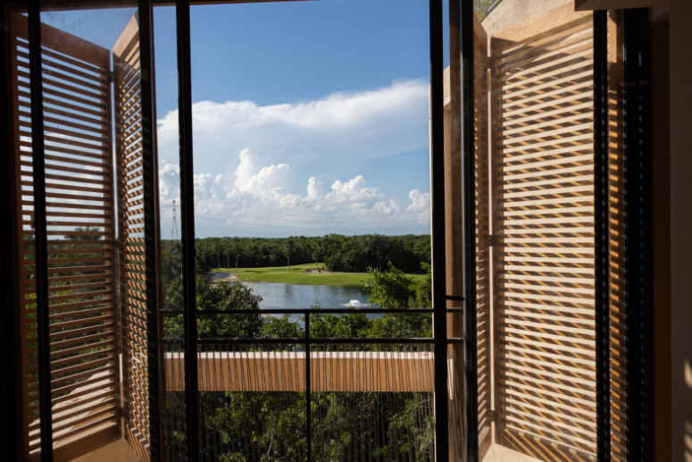 Condominio con swim up, entra a la alberca desde tu terraza, con club de playa, campo de golf, en venta, Corasol, Playa del Carmen, pre-cons