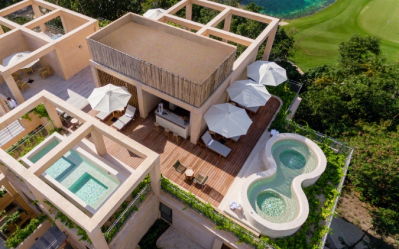 Apartment with family room, 34 m2 terrace, rooftop with Jacuzzi and pool overlooking the golf course, beach club, clubhouse and luxury ameni