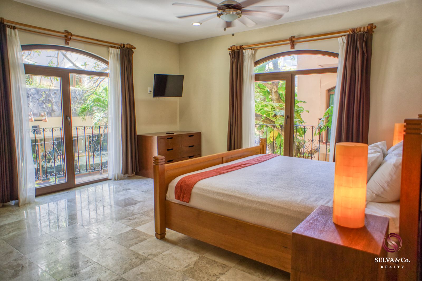 Apartment with lock off, terrace, cellar and laundry room, overlooking the forest, spa, sports courts, pool, jacuzzi, children&amp;#39;s club, in Cu