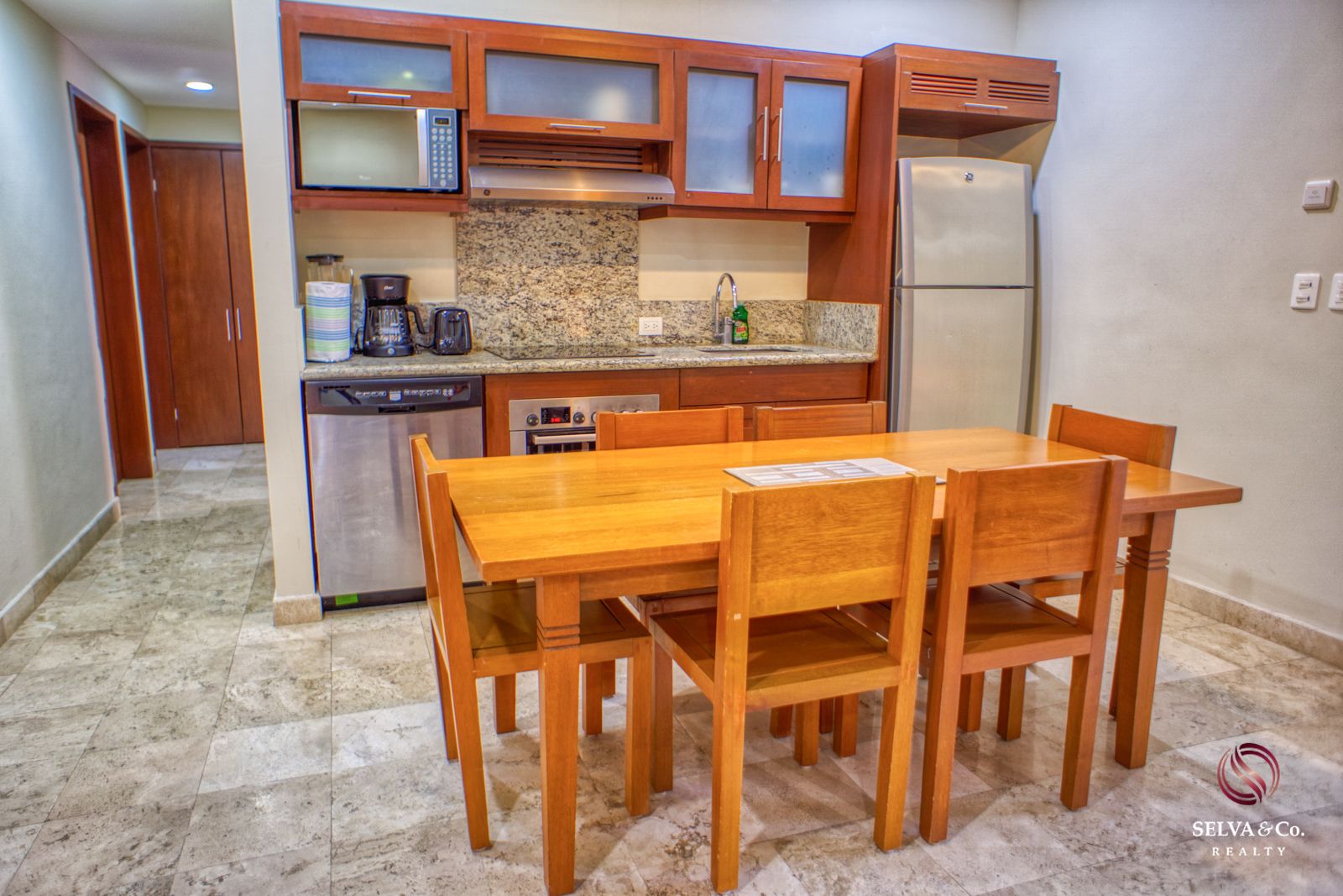 Apartment with lock off, terrace, cellar and laundry room, overlooking the forest, spa, sports courts, pool, jacuzzi, children&amp;#39;s club, in Cu