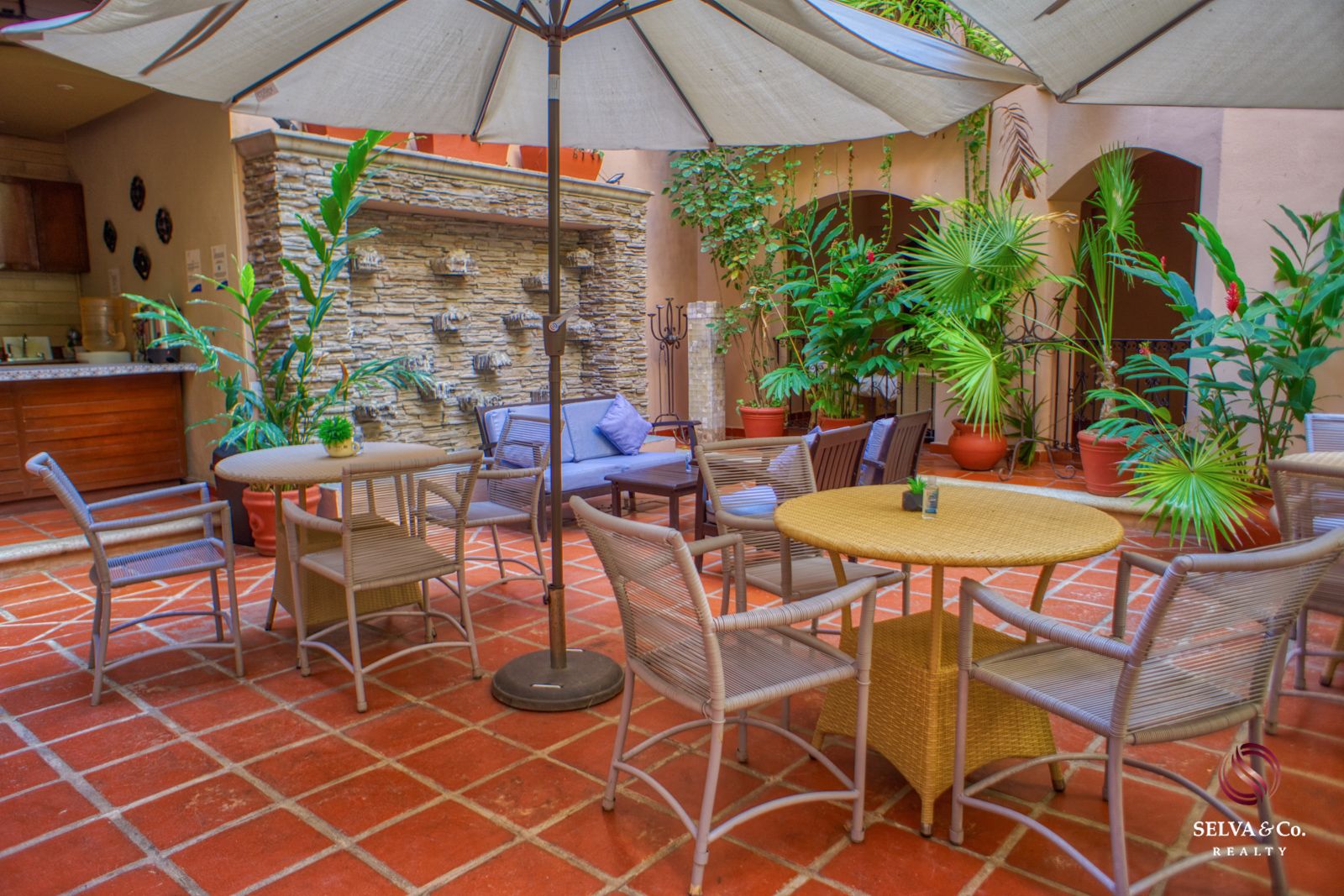 Apartment with lock off, terrace, cellar and laundry room, overlooking the forest, spa, sports courts, pool, jacuzzi, children&amp;#39;s club, in Cu