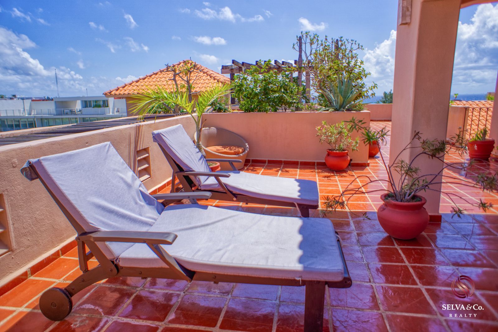 Apartment with ocean view rooftop 400 meters from the beach in Playa del Carmen.