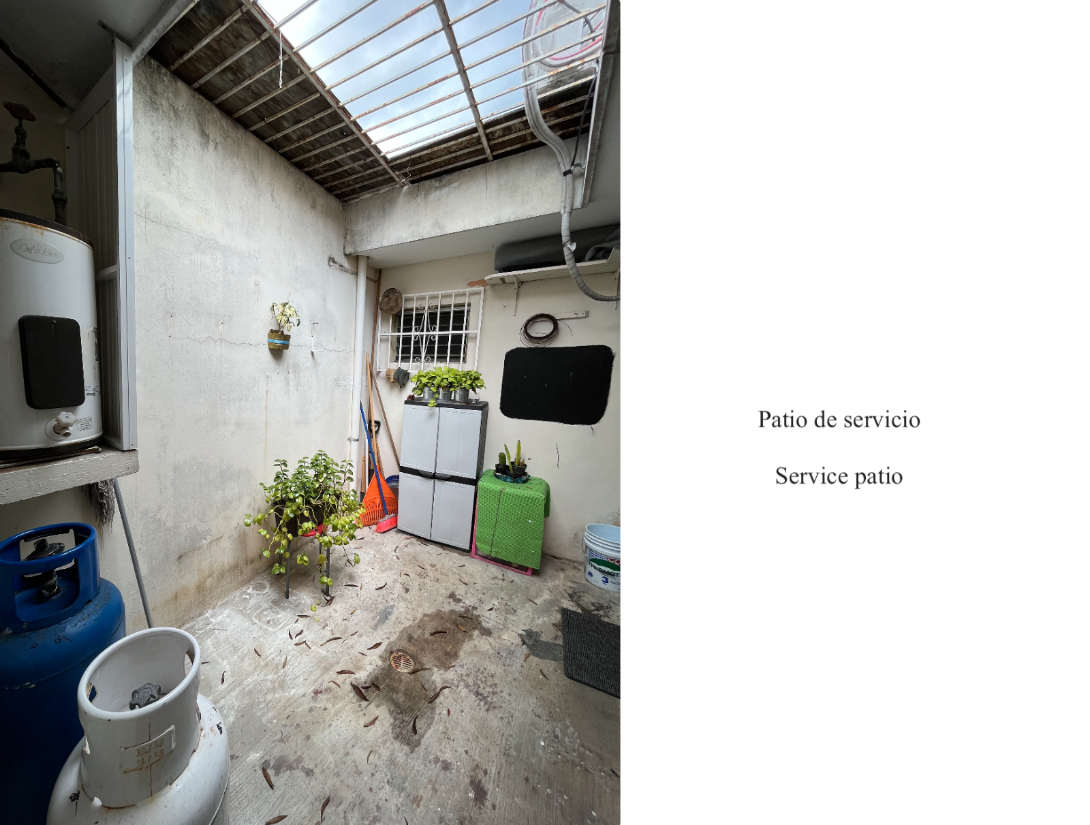 Corner house with garden and private terrace, 12 minutes from the beach, Avenue 11th, for sale. Cozumel.