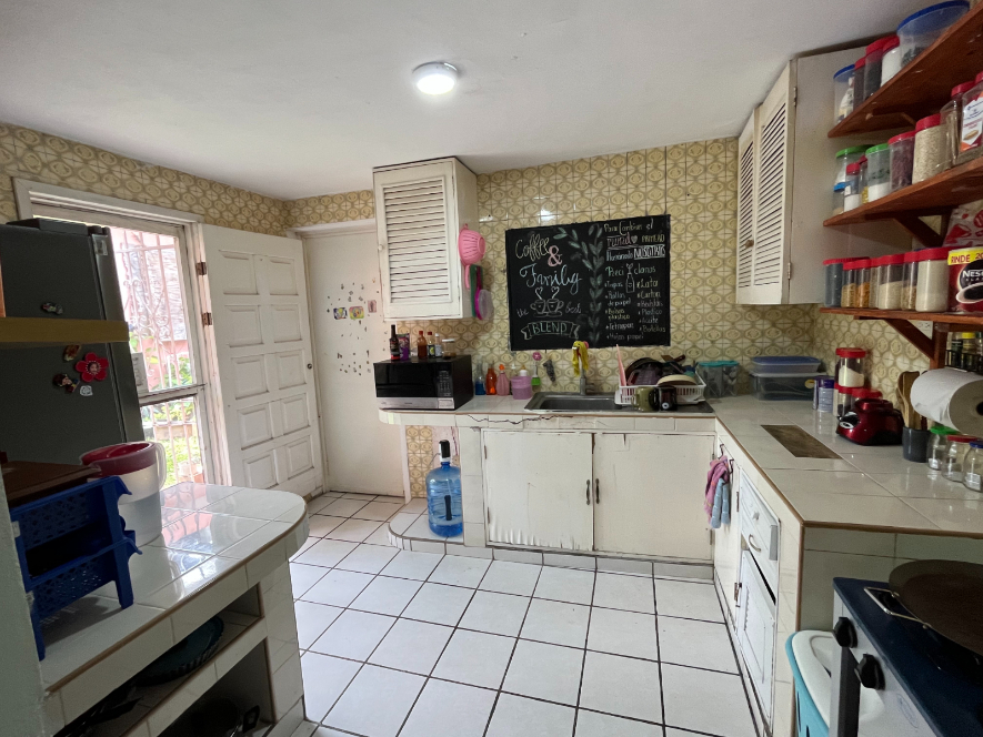 Corner house with garden and private terrace, 12 minutes from the beach, Avenue 11th, for sale. Cozumel.