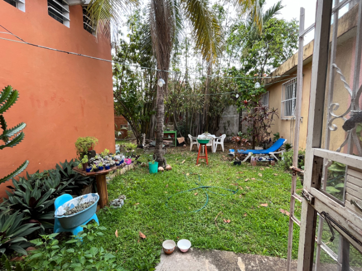 Corner house with garden and private terrace, 12 minutes from the beach, Avenue 11th, for sale. Cozumel.