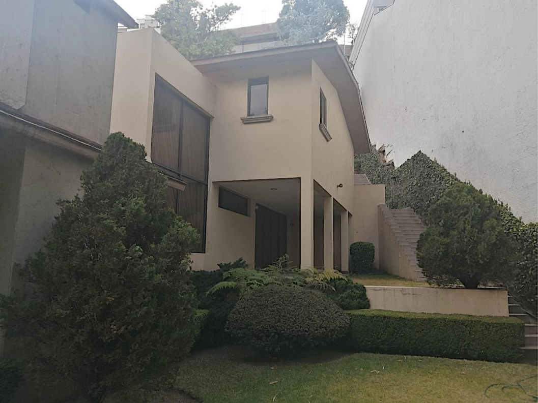 House with Jacuzzi, near the lake for sale, Valle de Bravo, CDMX