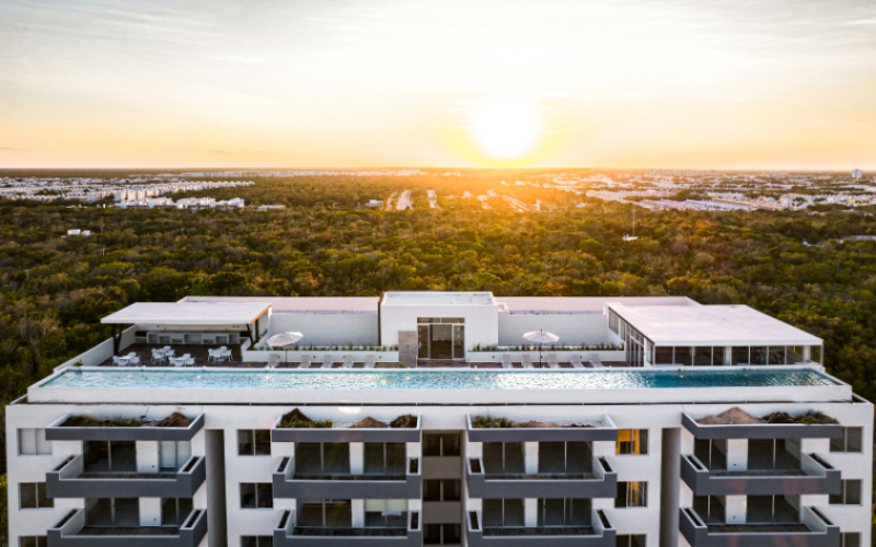 Apartment with floor-to-ceiling windows, green areas, pool with swimming lane, pet friendly, coworking, gym and more, pre-construct