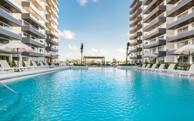 Apartment with floor-to-ceiling windows, green areas, pool with swimming lane, pet friendly, coworking, gym and more, pre-construction, for