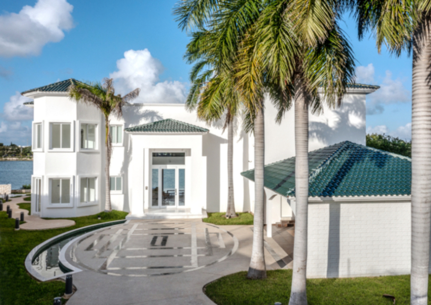 Casa con alberca privada y muelle, en venta, Pok Ta Pok, Zona Hotelera, Canc&uacute;n