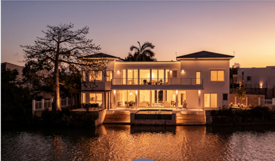 Casa con alberca privada y muelle, en venta, Pok Ta Pok, Zona Hotelera, Canc&uacute;n
