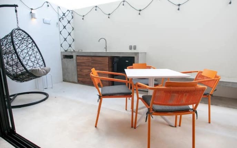 Studio with terrace, grill and private outdoor dining area, eco technology, electric bicycles, spa, 700 m2 of swimming pools