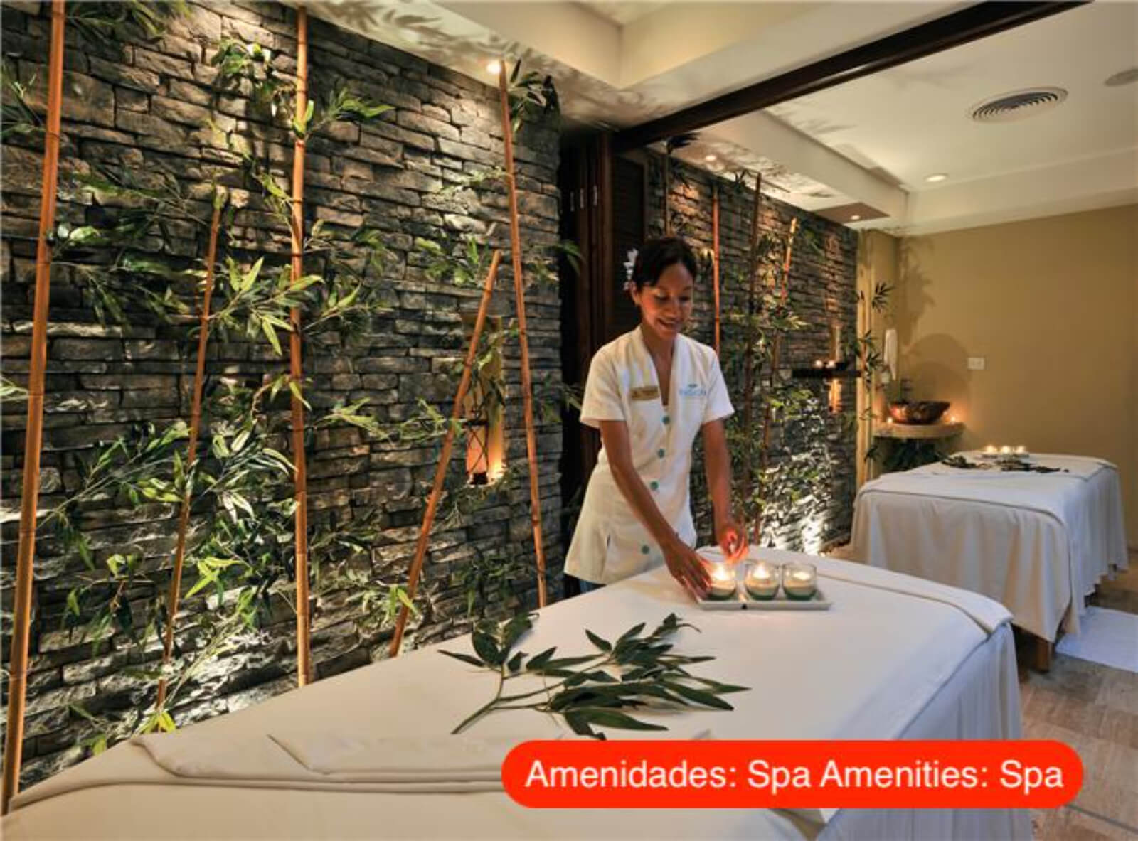 Casa en venta con piscina privada, dos niveles, terraza, patio, bar, bodega. Areas comunes, area zen, area de asadores, bar lounge.