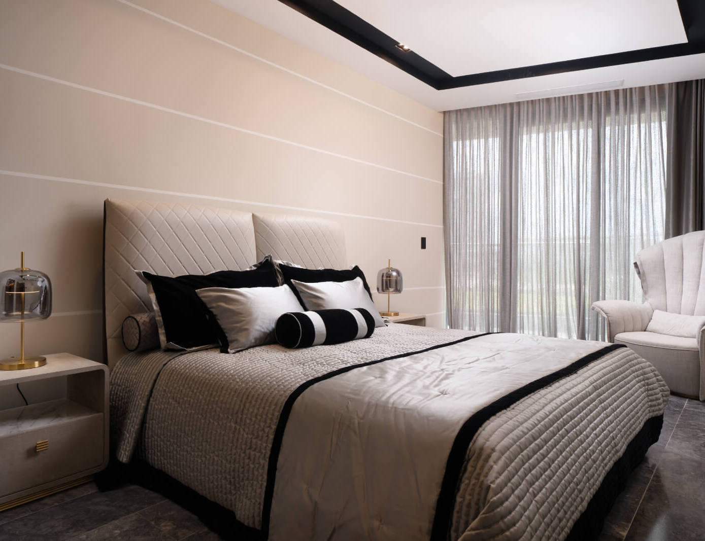 Apartment in front of the marina, golf course views and nature reserve.