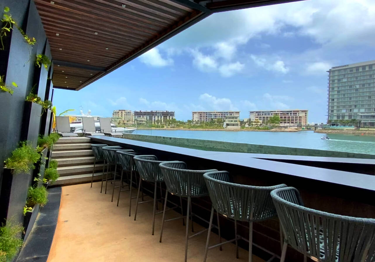 Condo with ocean and marina views, with amenities: infinity pool, spa, gym, lounge area, meeting room, lobby, located in Puerto Cancun