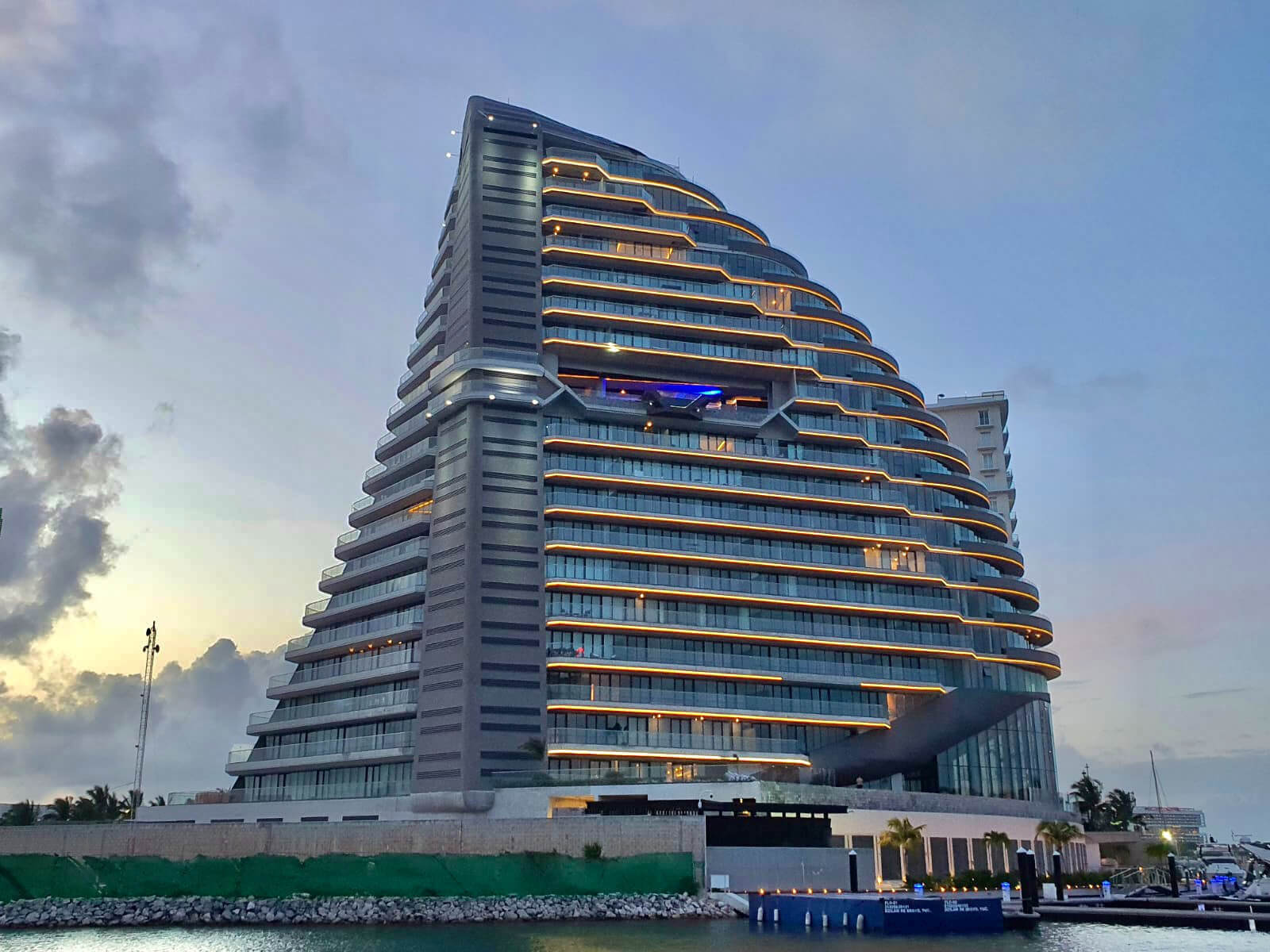 Condo with ocean and marina views, with amenities: infinity pool, spa, gym, lounge area, meeting room, lobby, located in Puerto Cancun