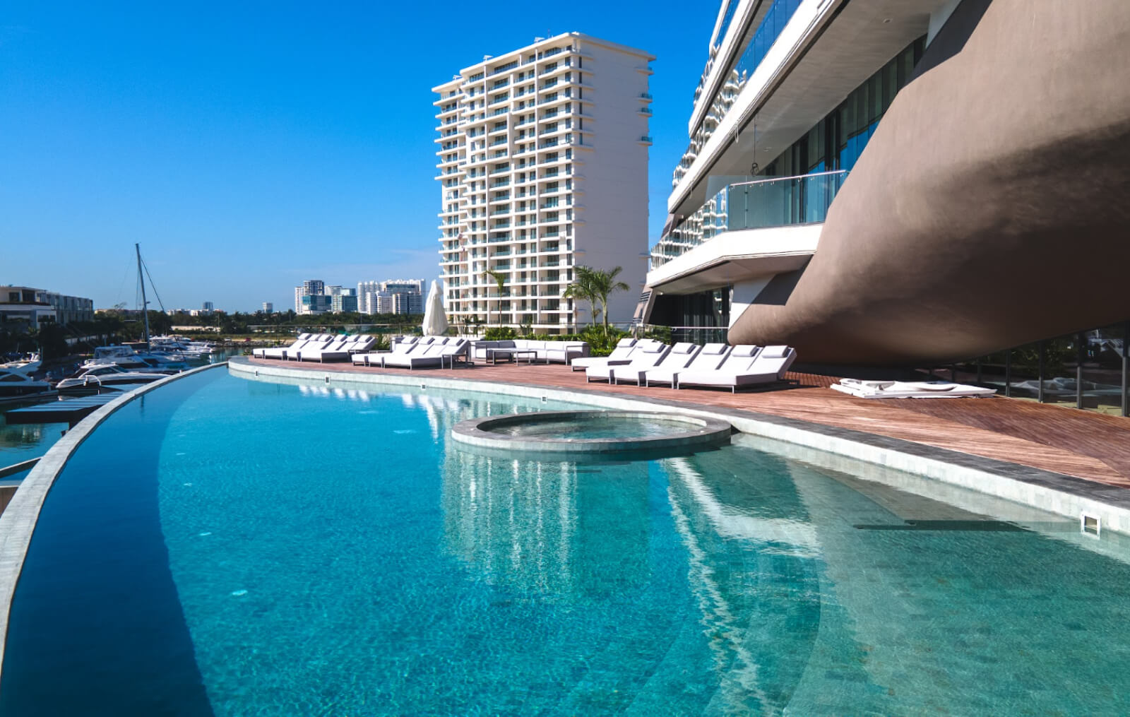 Condo with ocean and marina views, with amenities: infinity pool, spa, gym, lounge area, meeting room, lobby, located in Puerto Cancun