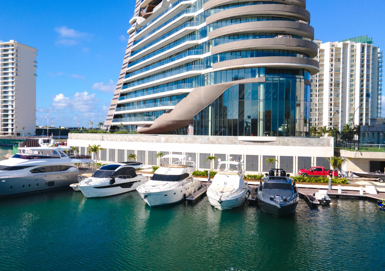 Condo with ocean and marina views, with amenities: infinity pool, spa, gym, lounge area, meeting room, lobby, located in Puerto Cancun
