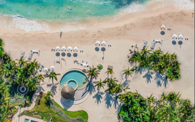 Departamento frente al mar, con club de playa, casa club en residencial de lijo, pre-construccion, venta Corasol Playa del Carmen