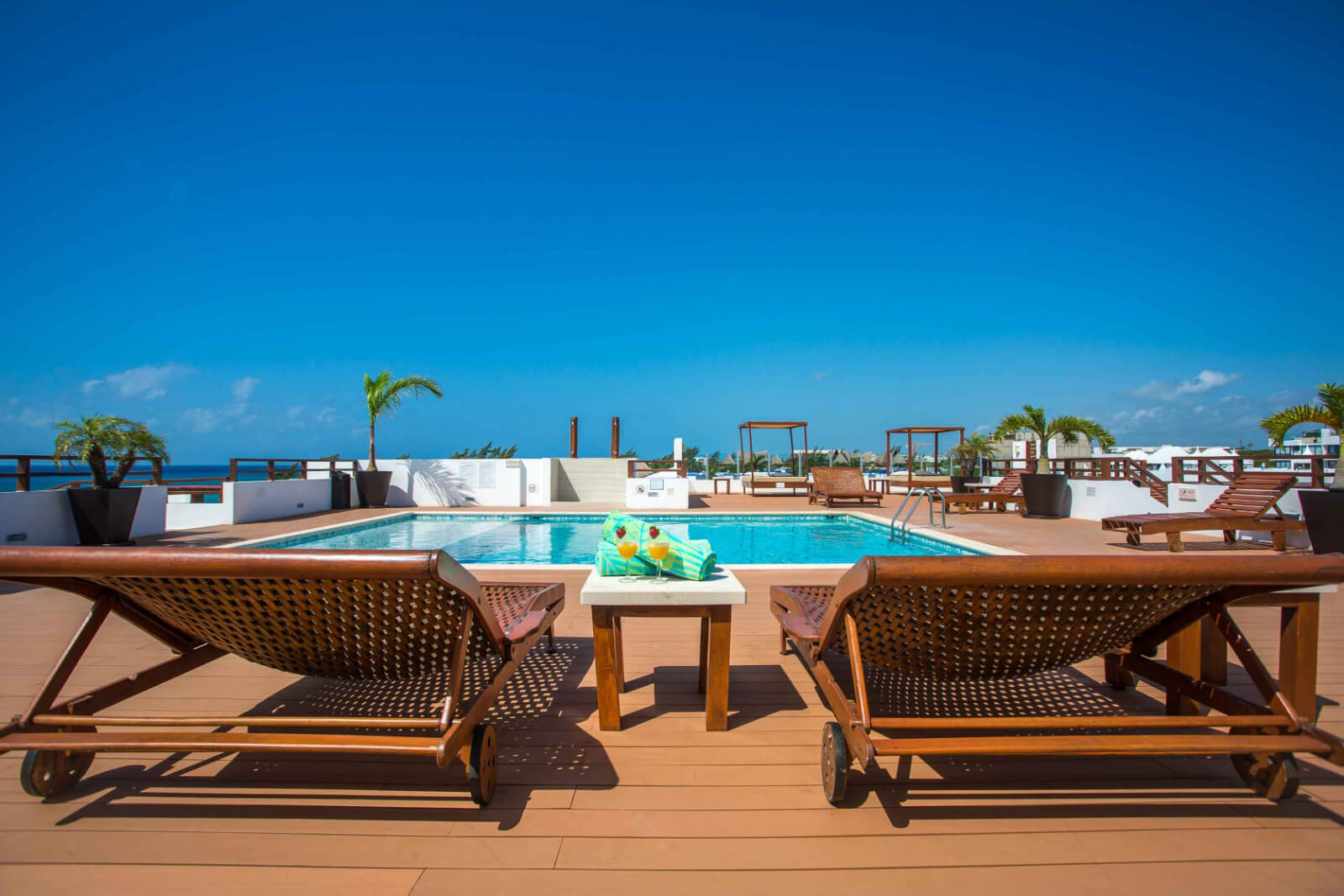 Condominium with garden, terrace, pool, sauna and jacuzzi, for sale, Playacar, Playa del Carmen.