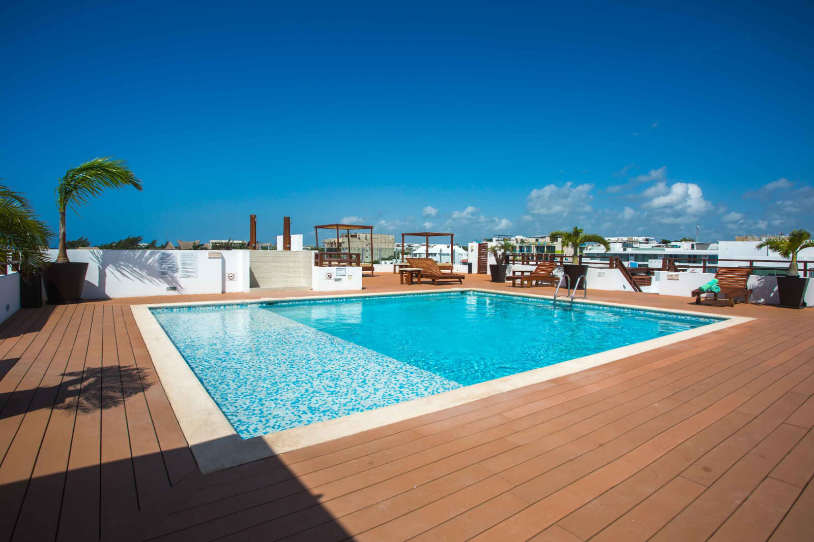 Condominium with garden, terrace, pool, sauna and jacuzzi, for sale, Playacar, Playa del Carmen.