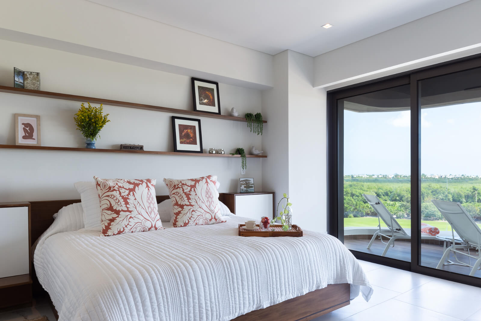 Ocean view apartment with dock, adults pool, golf, marina,  beach club, for sale Puerto Canc&uacute;n.