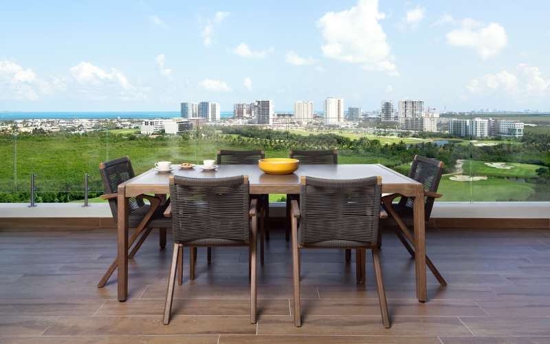 Ocean view pool, condo in modern sustainable biulding, golf course an a nature reserve&nbsp; Fully equipped and with amenities, semi-Olympic pool