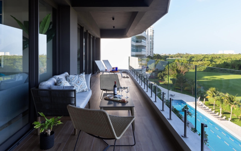 Condo with views of the sea in a sustainable building golf course in a nature reserve. Fully equipped and with amenities, semi-Olympic pool