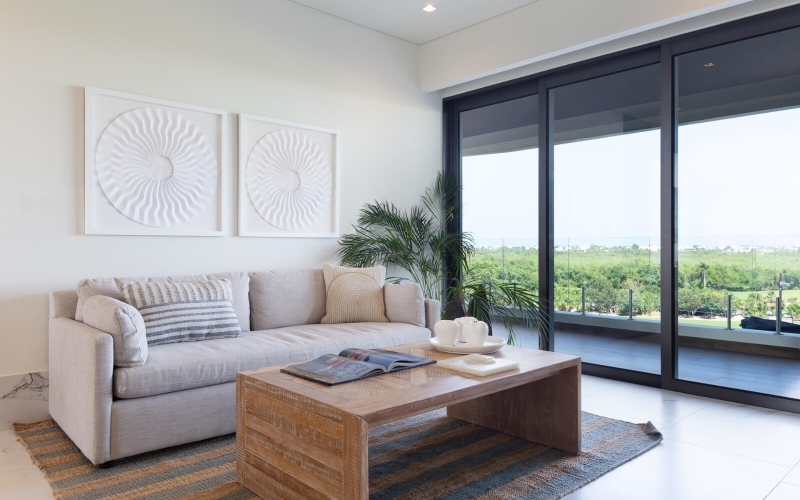 Condo overlooking the sea in modern and sustainable biulding, golf course and nature reserve. Fully equipped and with amenities