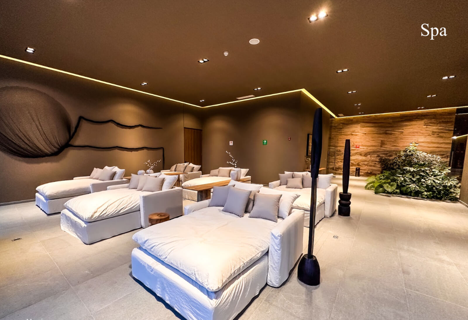 Condo with cinema, pool, gym with spinning zone, golf course view, service room, with bathroom, amenities for the whole family, pre-construc