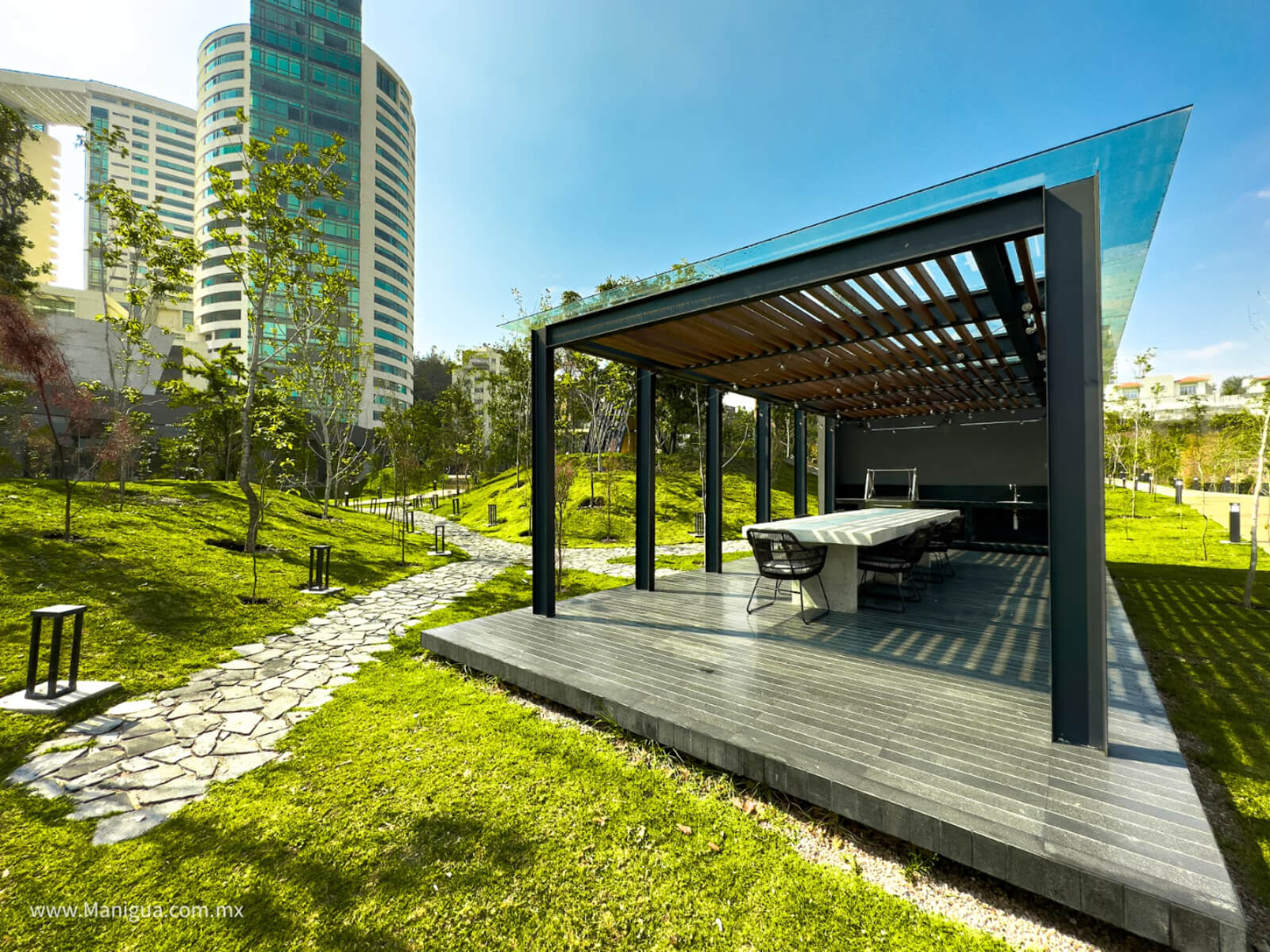 Apartment with terrace, TV room, service room with bathroom, pool, gym, business center, cigar bar, juice bar and more,  pre-construction fo