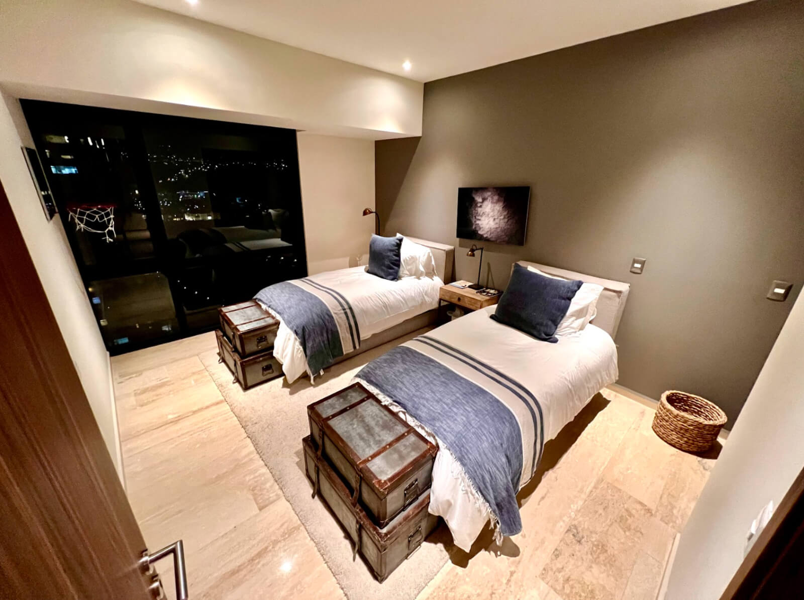 Apartment with terrace, TV room, service room with bathroom, pool, gym, business center, cigar bar, juice bar and more,  pre-construction fo