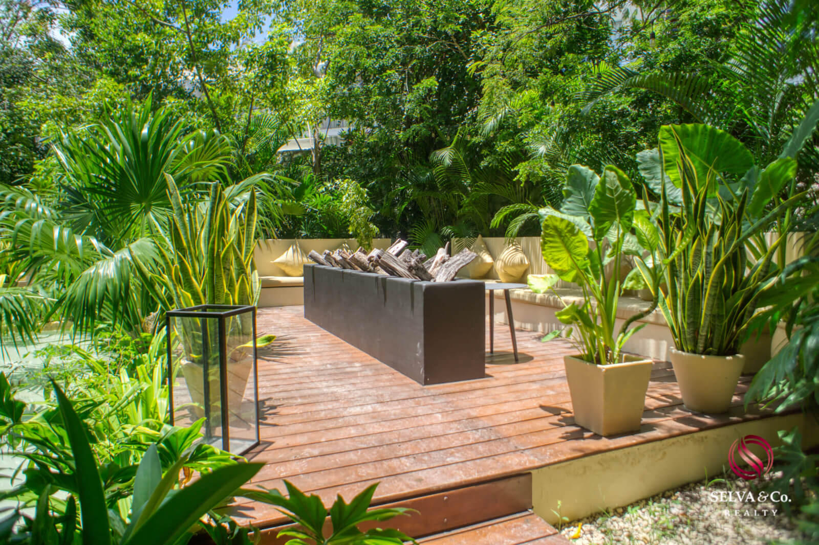 Studio with terrace, grill and private outdoor dining area, eco technology, electric bicycles, spa, 700 m2 of swimming pools