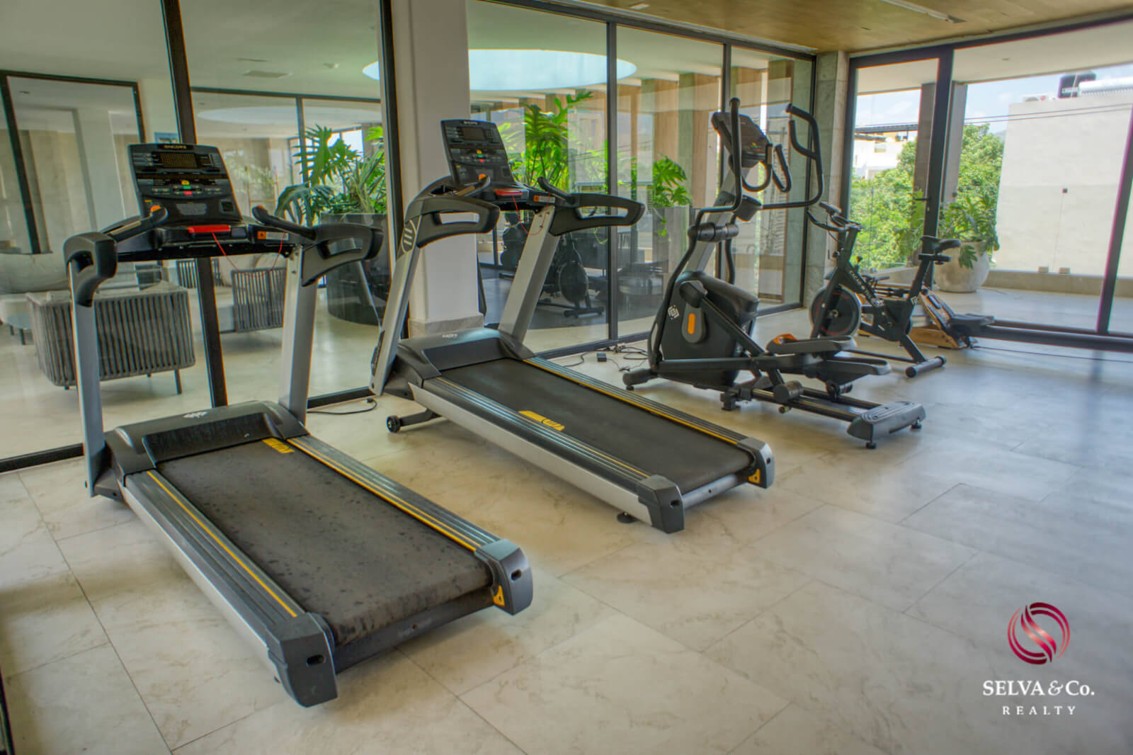 Studio with terrace, grill and private outdoor dining area, eco technology, electric bicycles, spa, 700 m2 of swimming pools