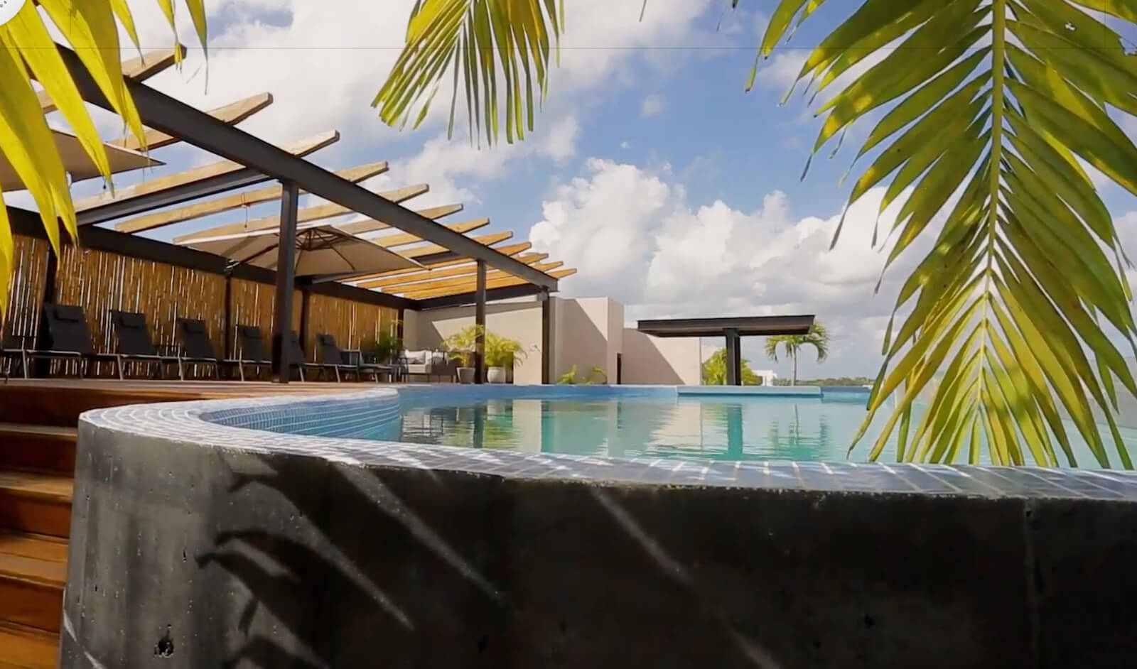 Studio with terrace, grill and private outdoor dining area, eco technology, electric bicycles, spa, 700 m2 of swimming pools