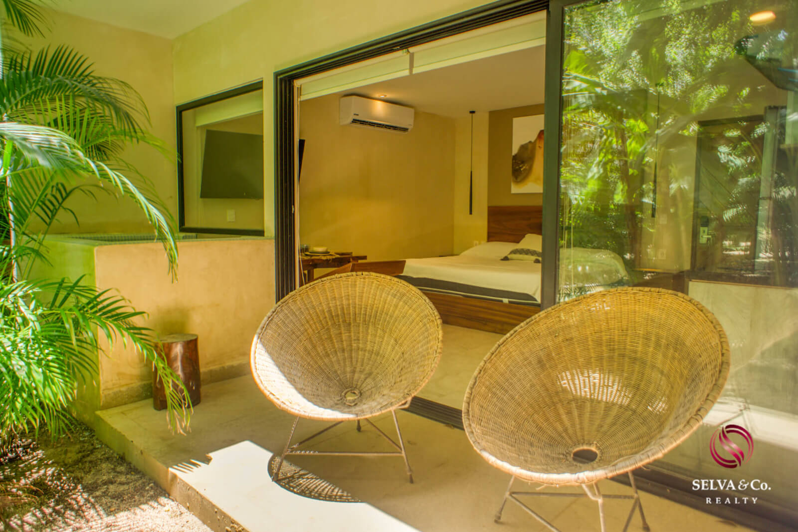 Studio with terrace, grill and private outdoor dining area, eco technology, electric bicycles, spa, 700 m2 of swimming pools