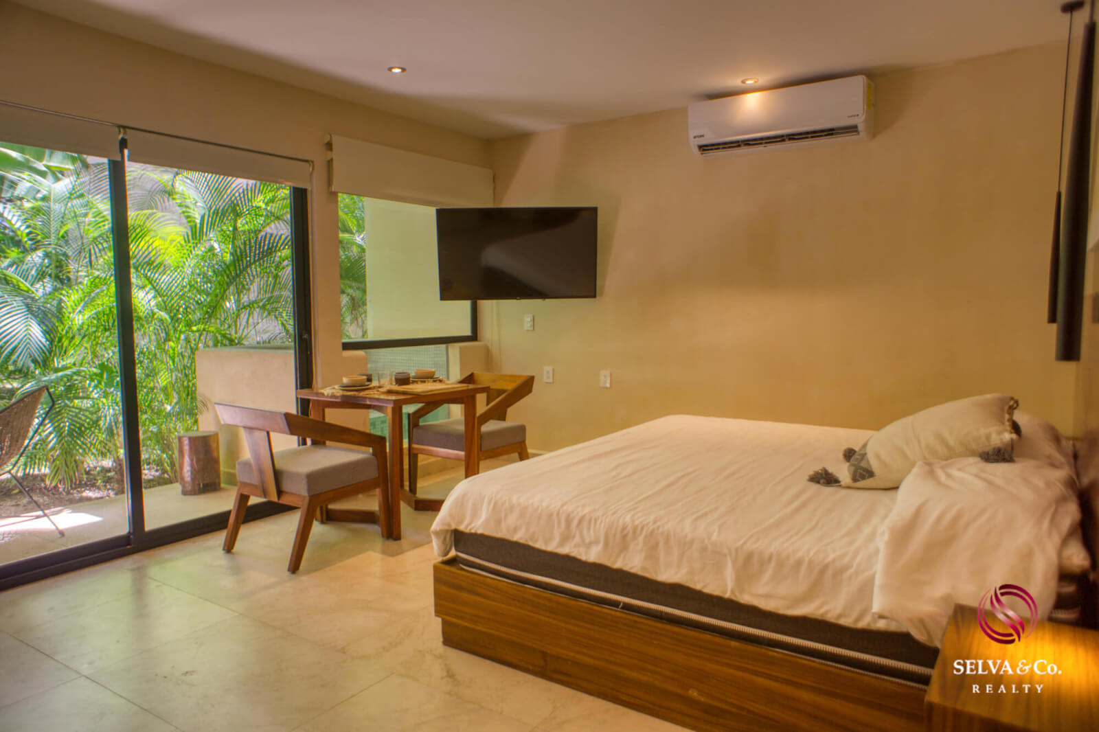 Studio with terrace, grill and private outdoor dining area, eco technology, electric bicycles, spa, 700 m2 of swimming pools