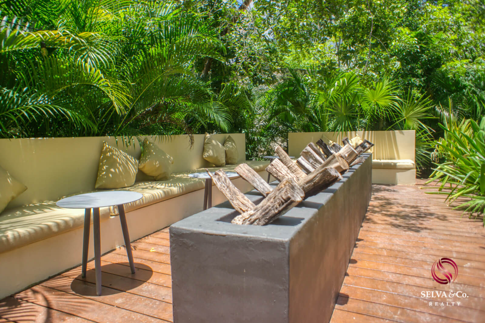 Studio with terrace, grill and private outdoor dining area, eco technology, electric bicycles, spa, 700 m2 of swimming pools