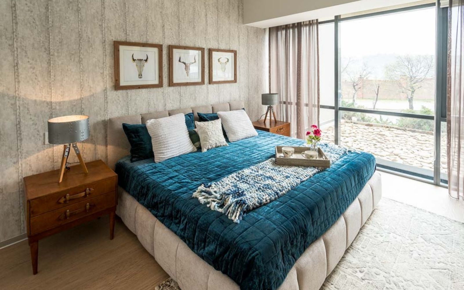 Condo with high ceilings for sale at Bosque Real, pet-friendly, indoor pool, spa, playground, Huixquilucan Mexico City