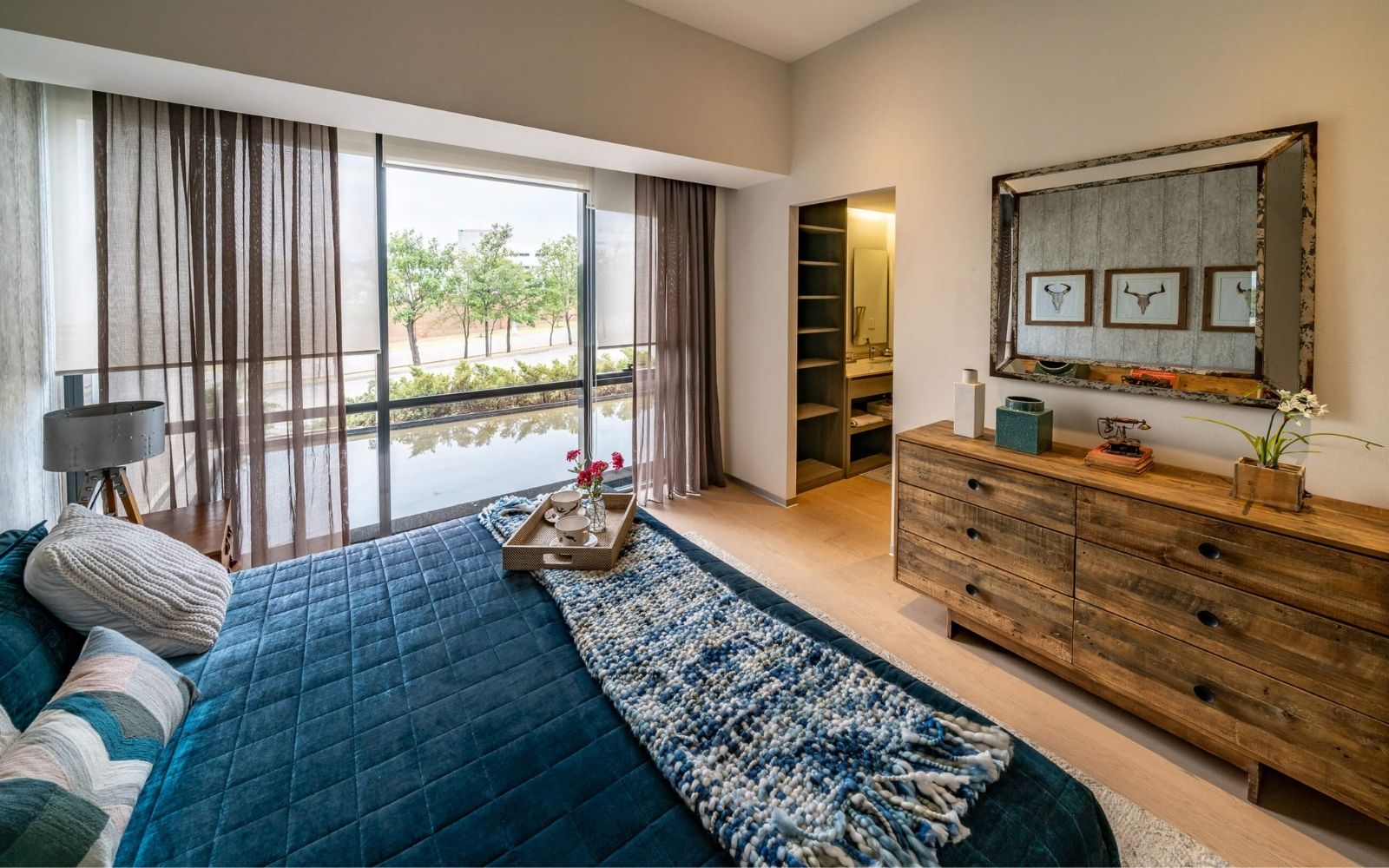 Condo with high ceilings for sale at Bosque Real, pet-friendly, indoor pool, spa, playground, Huixquilucan Mexico City