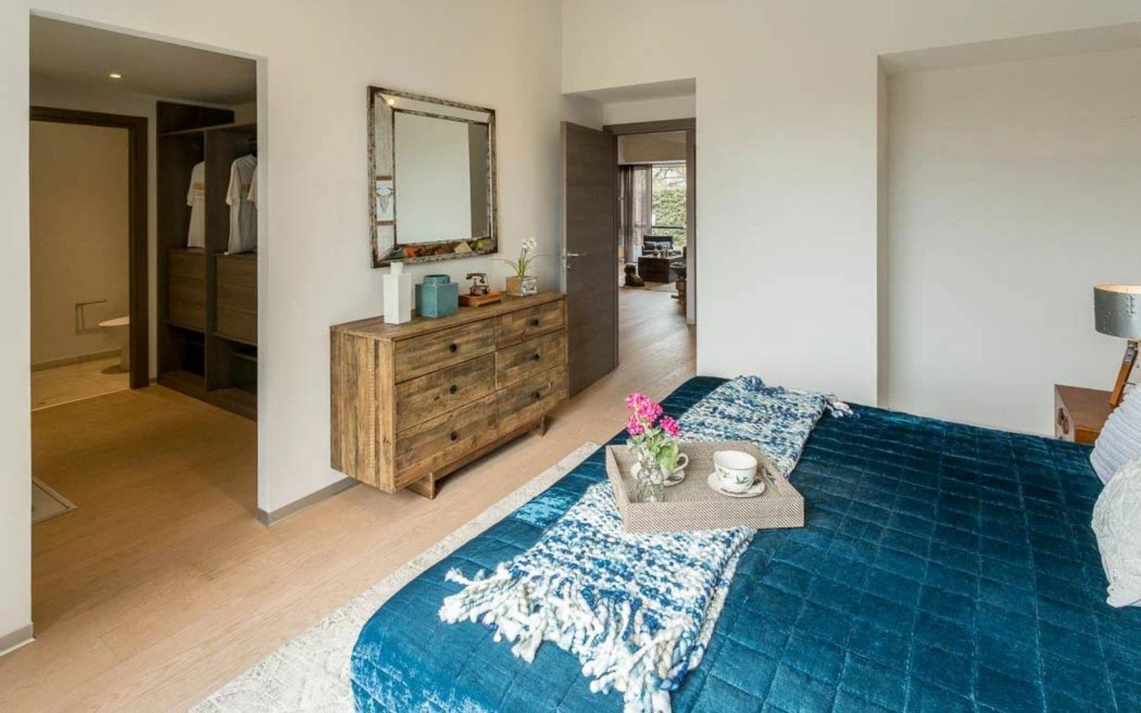 Condo with high ceilings for sale at Bosque Real, pet-friendly, indoor pool, spa, playground, Huixquilucan Mexico City