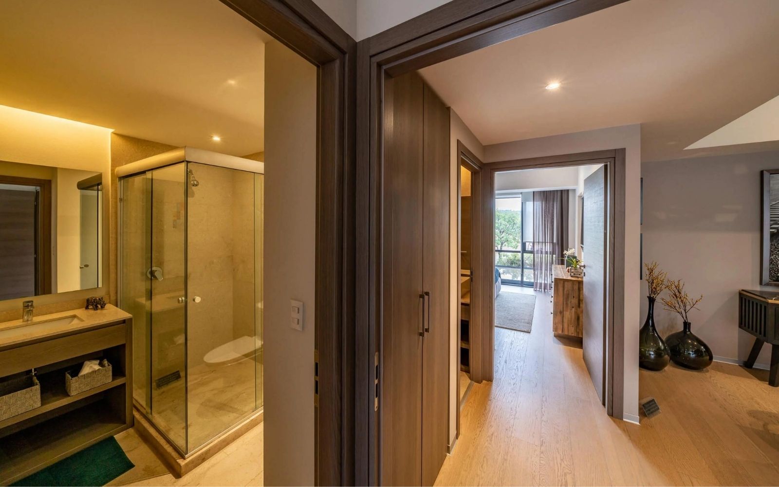 Condo with high ceilings for sale at Bosque Real, pet-friendly, indoor pool, spa, playground, Huixquilucan Mexico City