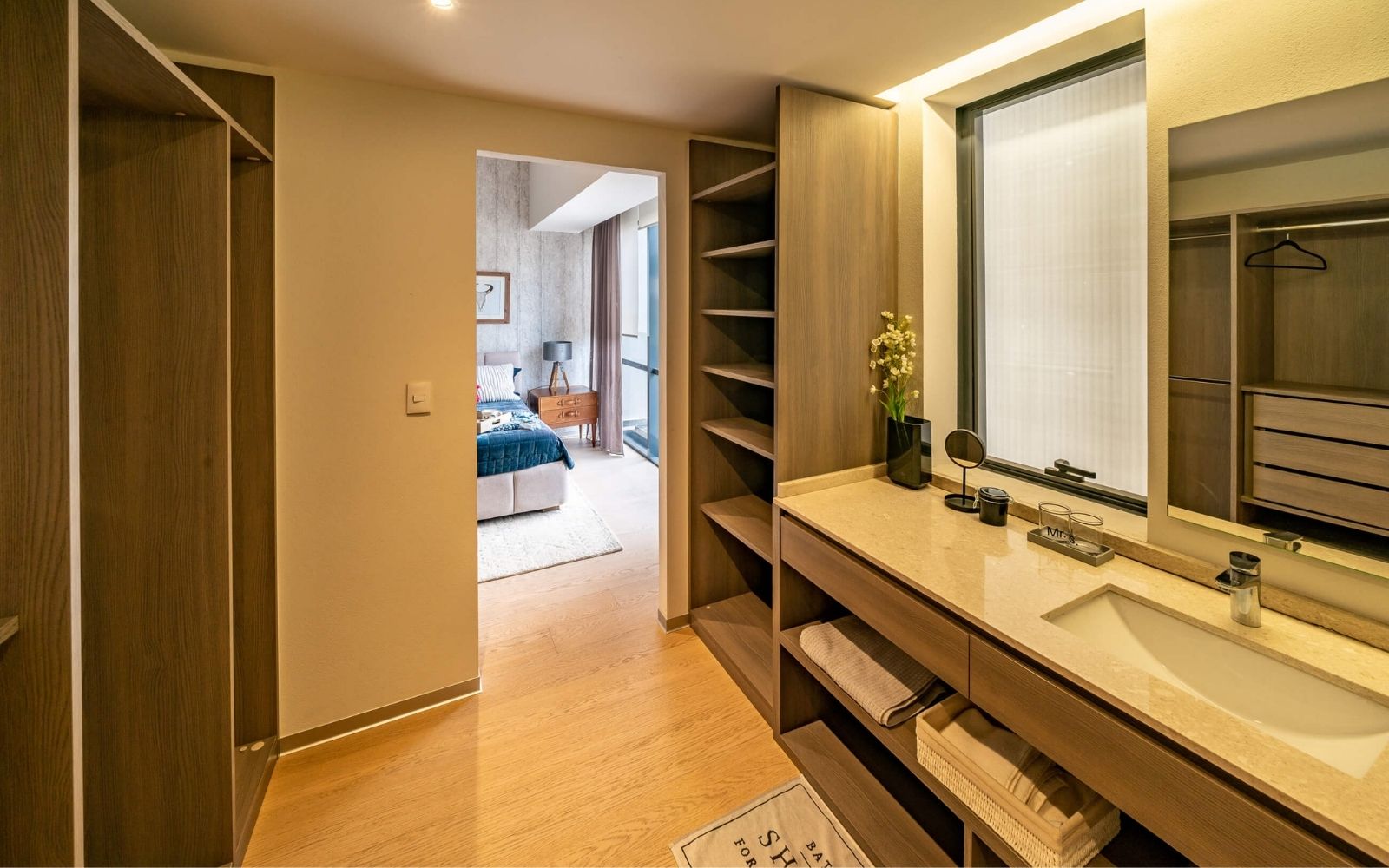 Condo with high ceilings for sale at Bosque Real, pet-friendly, indoor pool, spa, playground, Huixquilucan Mexico City