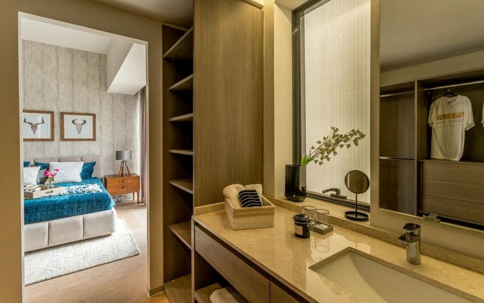 Condo with high ceilings for sale at Bosque Real, pet-friendly, indoor pool, spa, playground, Huixquilucan Mexico City