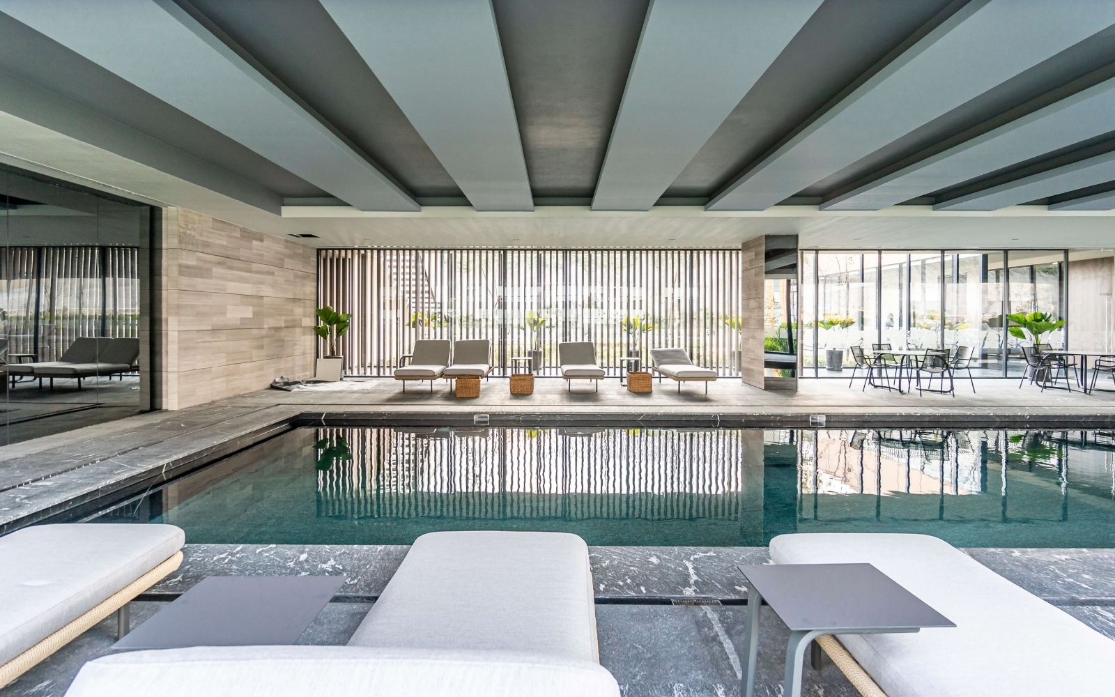 Condo with high ceilings for sale at Bosque Real, pet-friendly, indoor pool, spa, playground, Huixquilucan Mexico City