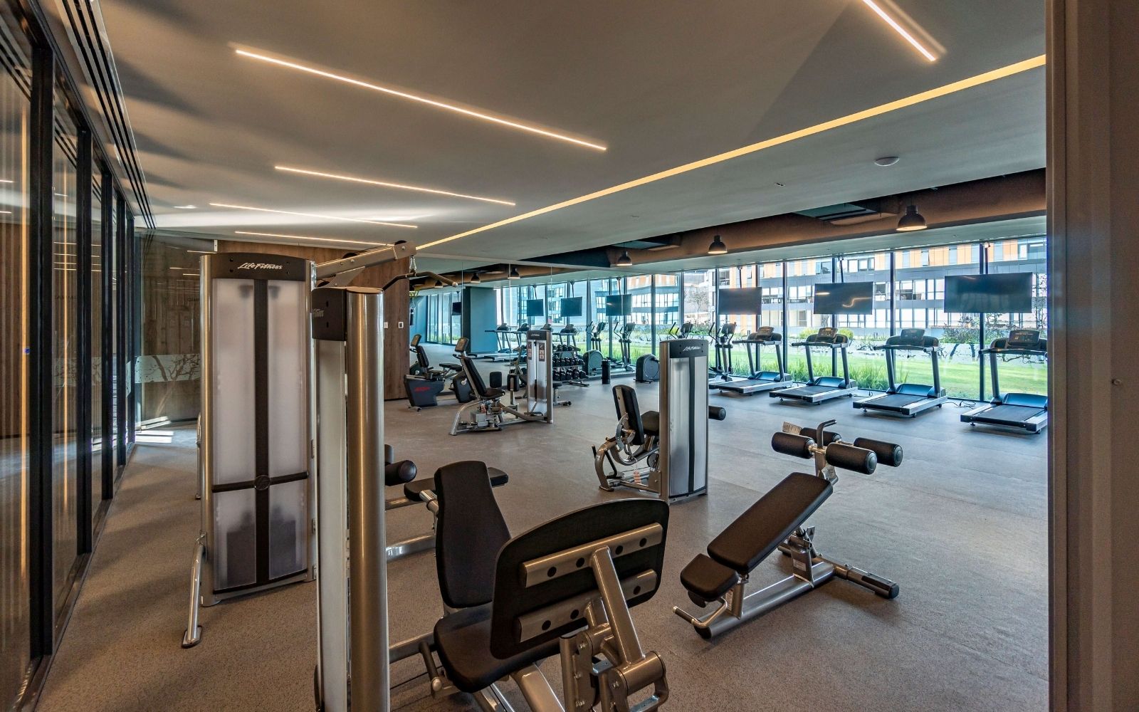 Condo with high ceilings for sale at Bosque Real, pet-friendly, indoor pool, spa, playground, Huixquilucan Mexico City