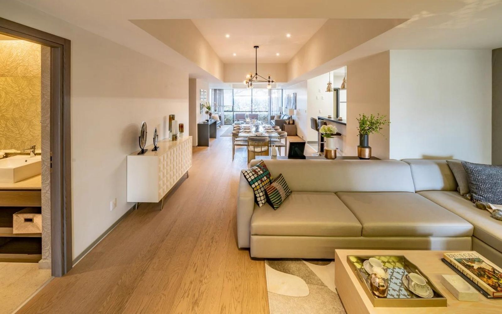 Condo with10m2 covered terrace, double height, heated pool, cafeteria, sky lounge, playground for children, pet friendly, pre-construction f